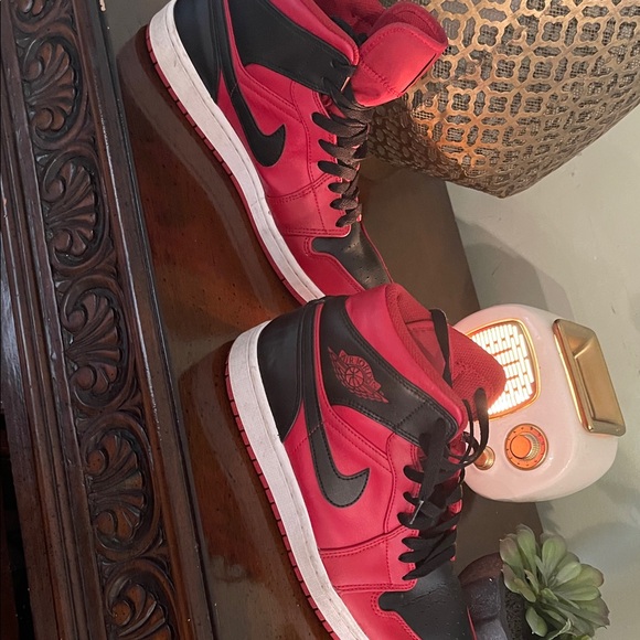 Nike men’s Black and Red High-Top Sneakers - Picture 4 of 4